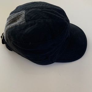 Marc Jacob Warm and cozy black hat with knit interior